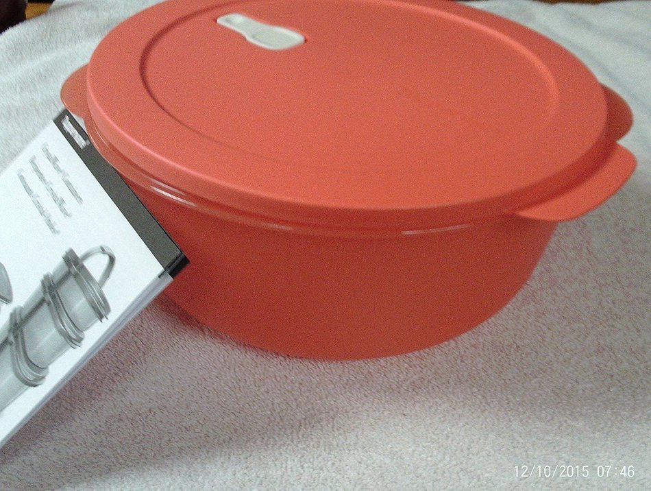 Tupperware Crystalwave 4qt Microwaveable dish Coral Crush with Sugar Vent N2