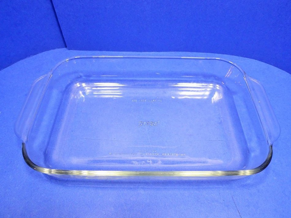 Pyrex Clear Glass Brownie Pan/ Baking Dish 232 J-Q / 13.5 " X 8 "