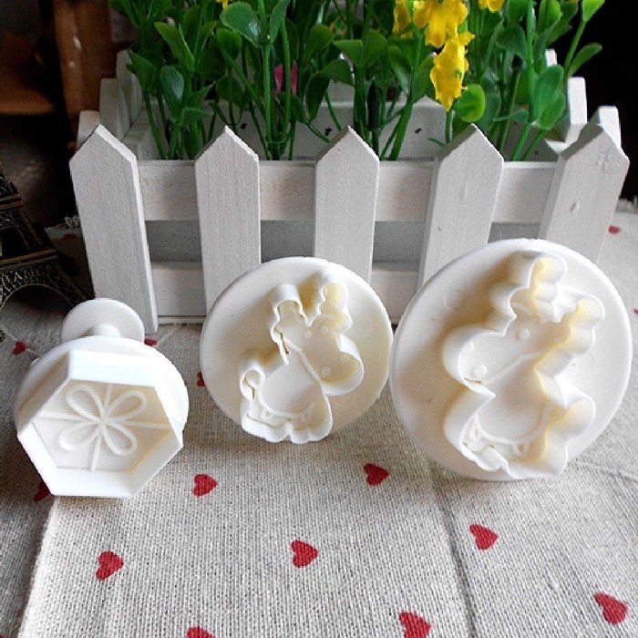 DUFUSTORE Fondant Cake Bread Cookie Decorating Sugarcraft Plunger Cutter Tool Mold Deer N5