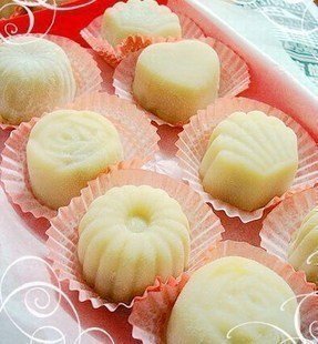 DGI MART Kitchen Party Use 12 Cavities Flowers Shape Chocolate Sugar Ice Cake Silicone Mini Cube Craft Fondant... N4