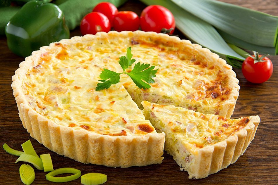 Paderno World Cuisine 4.75 Inch Fluted Non-Stick Tart Pan with Removable Bottom N3