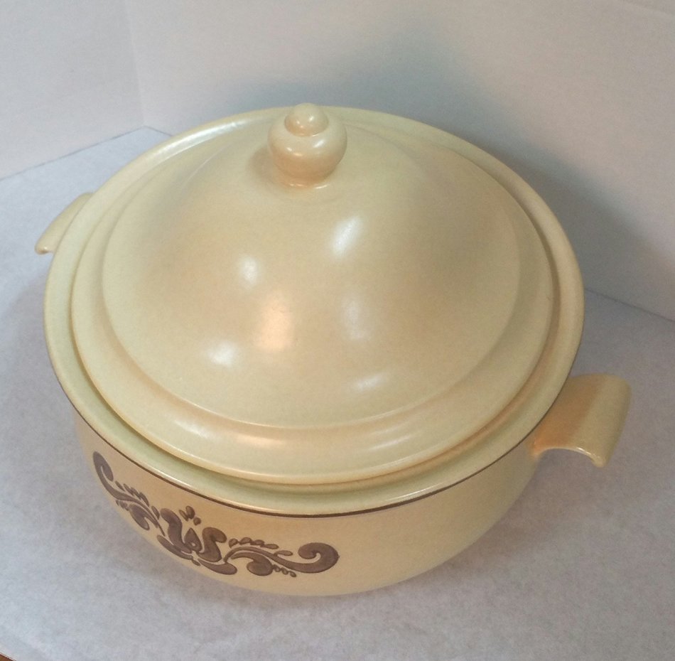 Vintage Pfaltzgraff #325 Lidded Casserole Dish, "Village" Pattern, 3.25 Quart N3