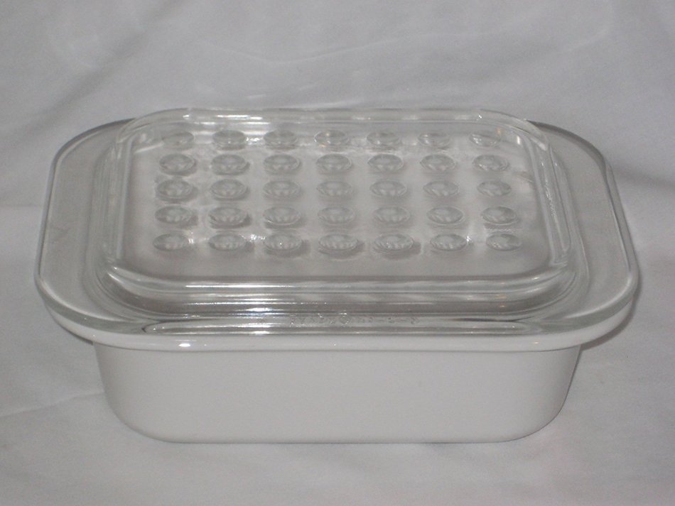 Vintage Corning Ware White 7 x 5 1/2 x 2" Oven & Microwave Baking Dish w/ Clear Glass Lid