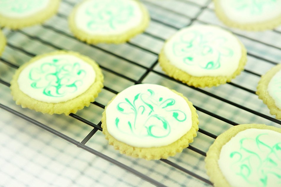 Fox Run Double Sided Crinkled Cookie Cutter Set, 7-Piece N3