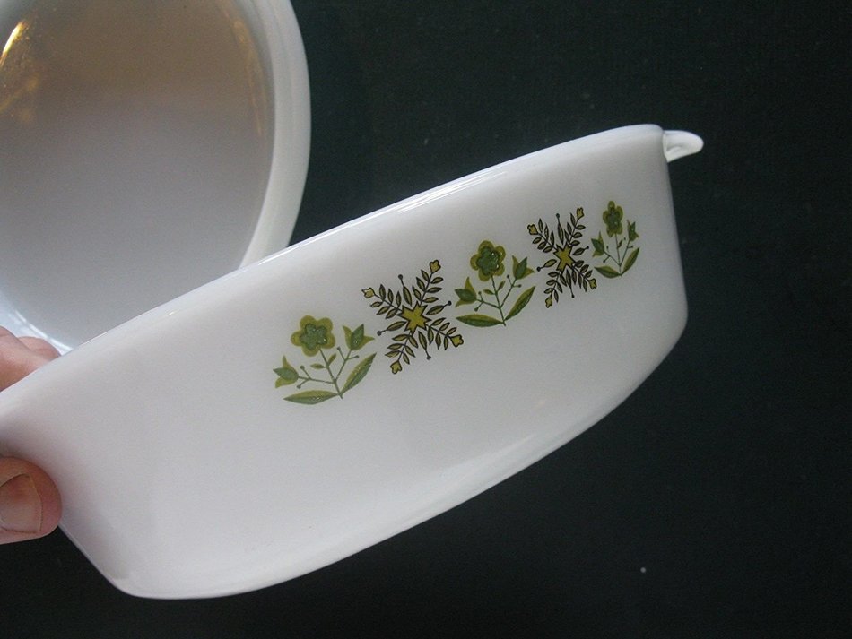 Vintage Anchor Hocking Fire King Milk Glass Casserole Covered Oval 1 1/2 Qt in Meadow Green N2