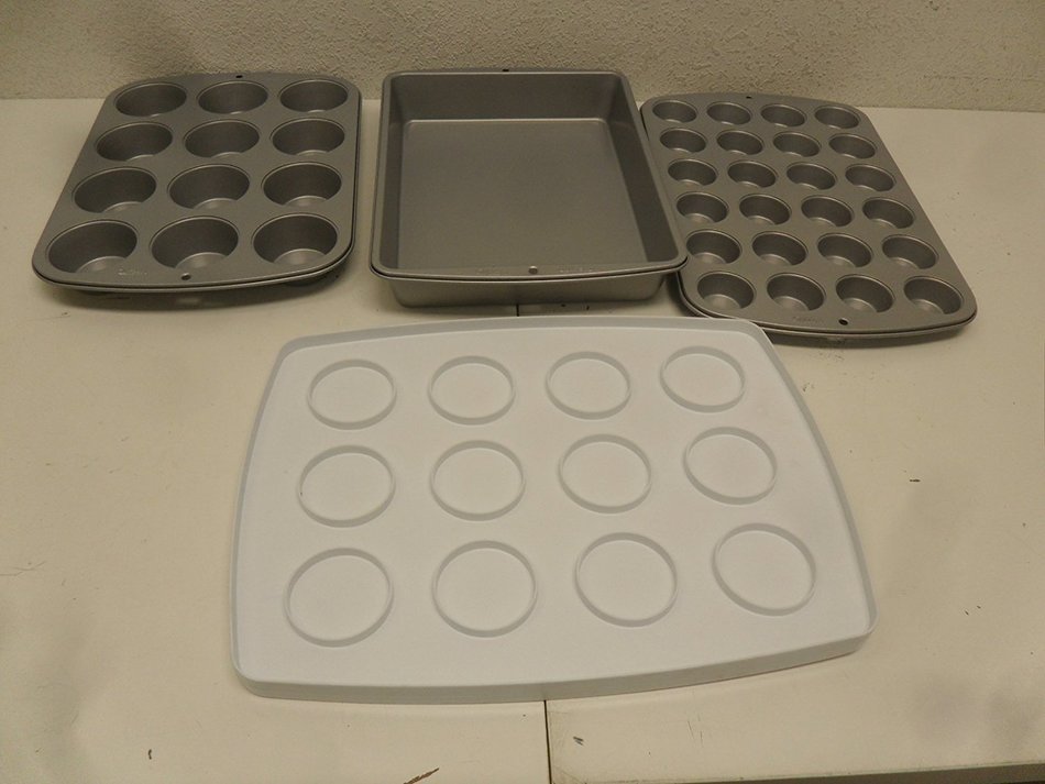Wilton Ultimate Bake 4-Piece Mini Cupcake Cup Cake Bakeware Set OPENED