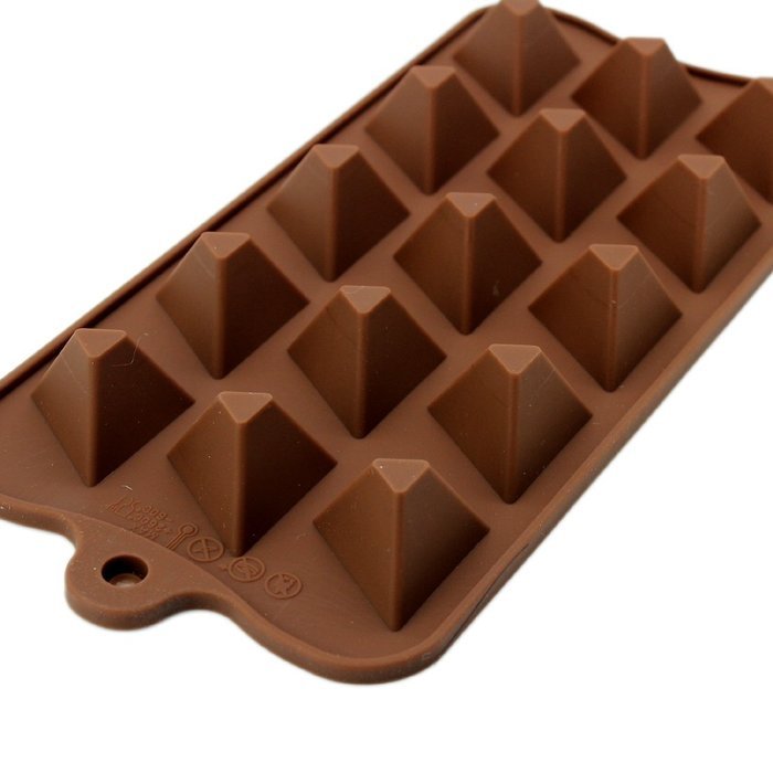 DUFUSTORE Chocolate Cake Candy Baking Silicone Bakeware Mould Triangle Pattern Random Color