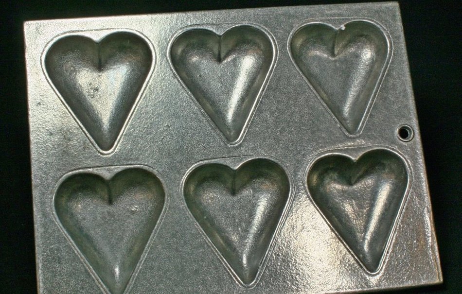 Wilton Armetale Heart Mold/Matte "Gimmee A Bake" #164061