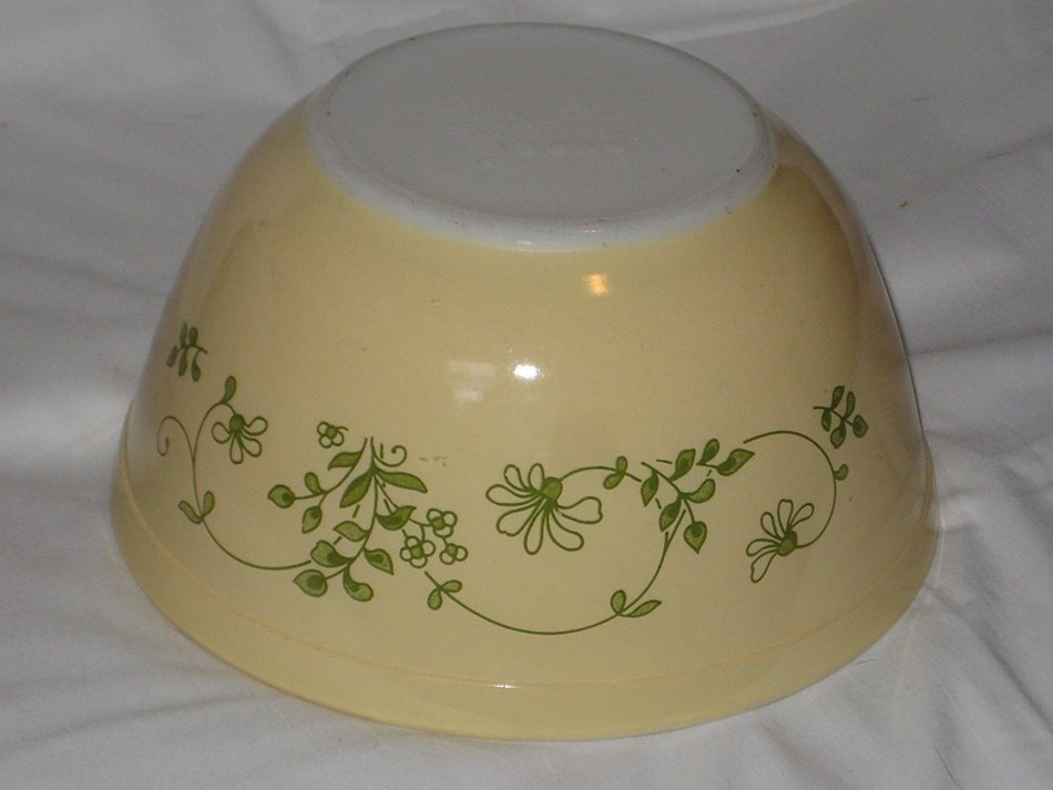 Vintage Pyrex Pale Yellow & Green Shenandoah 1 1/2 Quart Mixing Nesting Batter Bowl USA #402