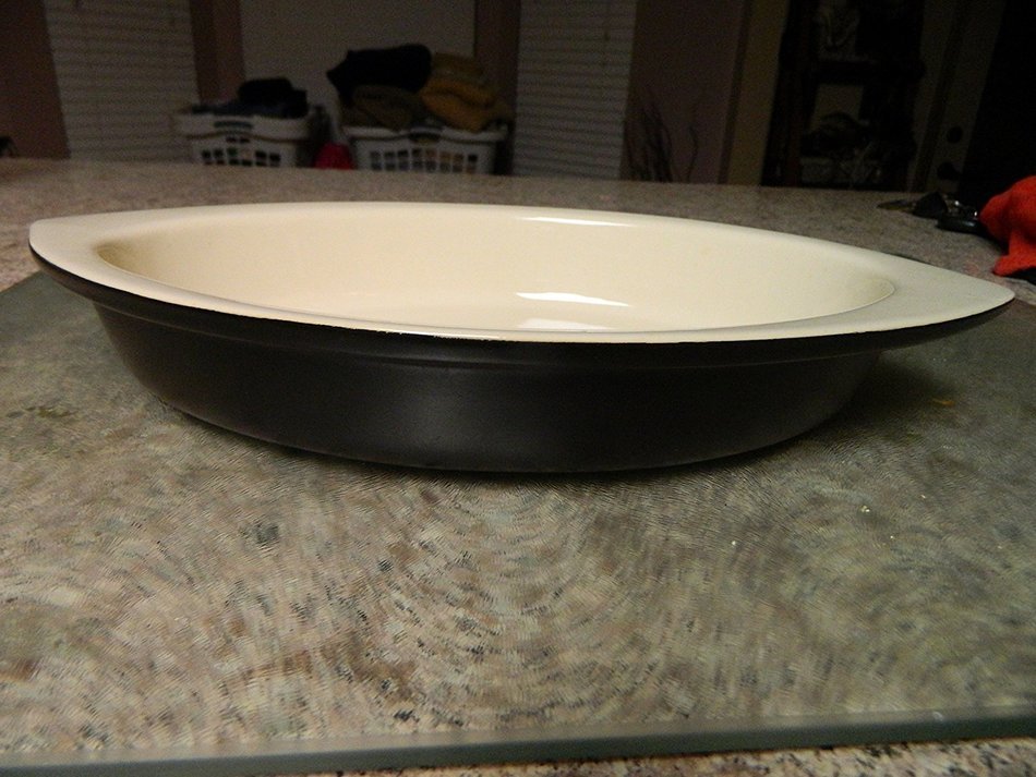 Raymond Blanc Anolon Pointed end Oval black & cream baking dish