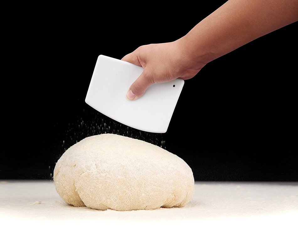 New Star Foodservice 35483 Plastic Bowl and Dough Scraper 3.75" x 5.75", White N2