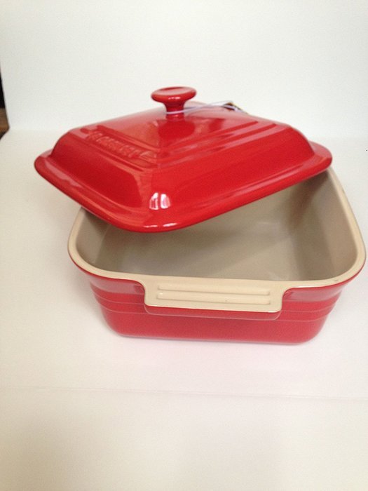 Le Creuset Stoneware 3-quart Covered Square Casserole, Cherry 15-08 N2
