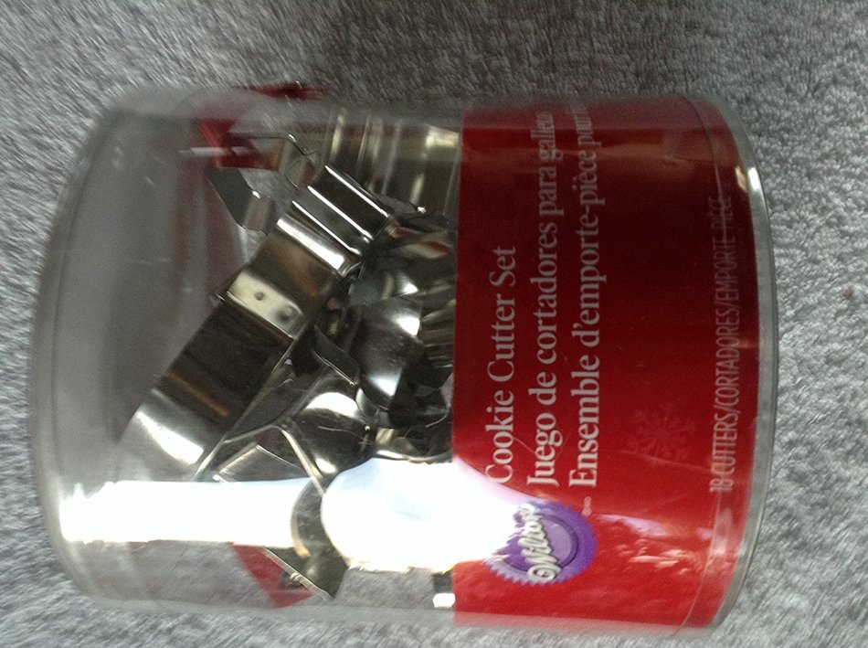 Wilton Holiday Cookie Cutter Set 18 Pieces N2