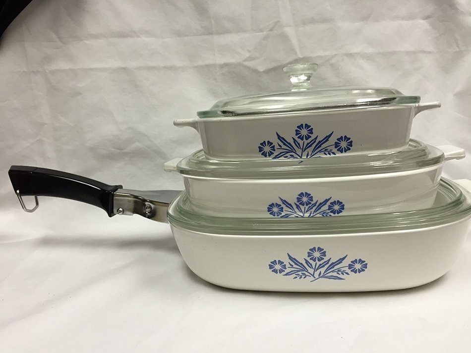 Set of Three Corning Ware Blue Cornflower Baking Dishes with Lids and Handle (7 Pieces) N2