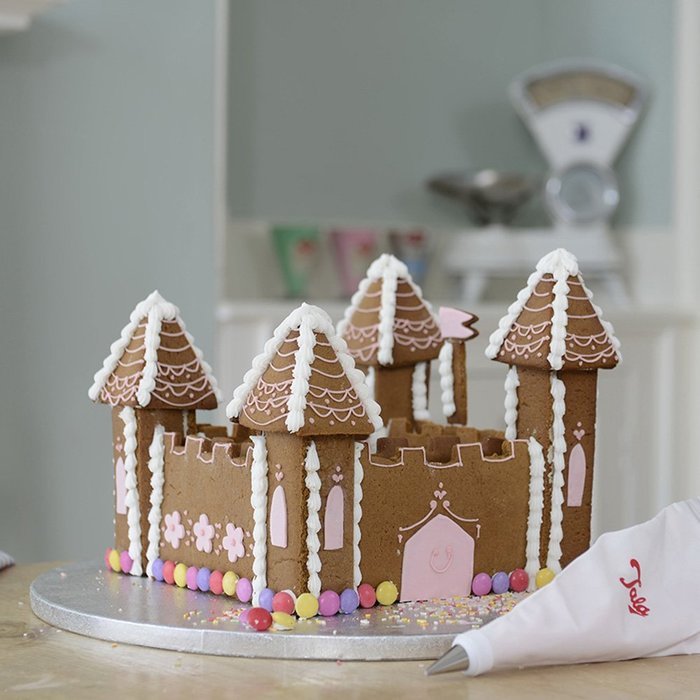 Originals 6 Piece Castle Cutter Set with Icing Bag and Nozzles