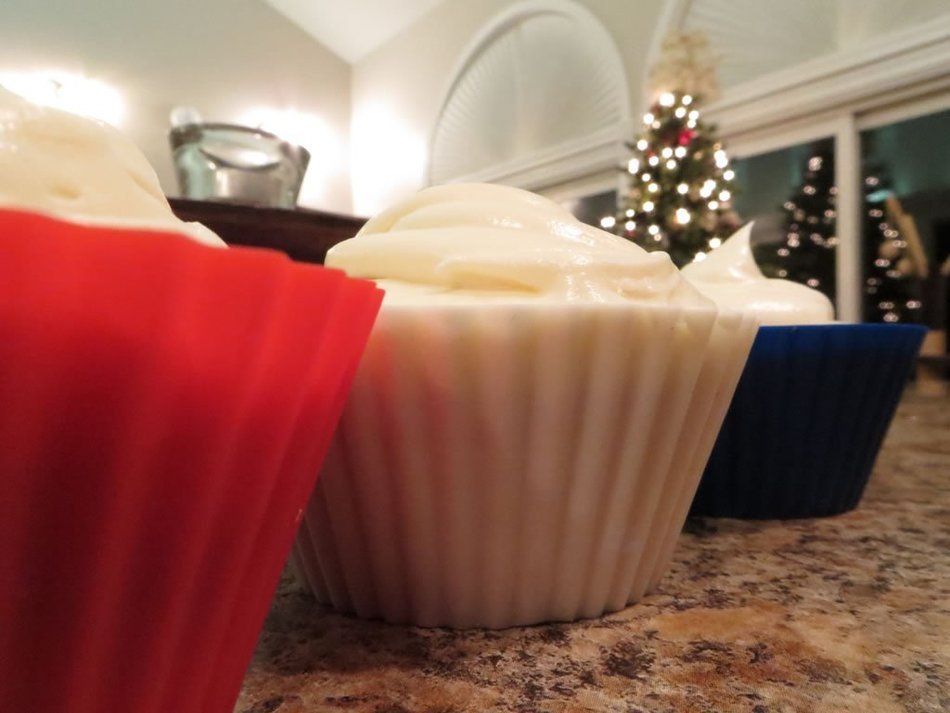 Set of 12 Premium Silicone Baking Cups Reusable Muffin Molds Cupcake Liners N5