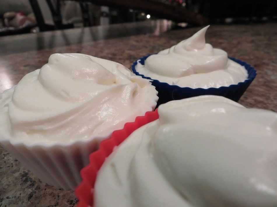 Set of 12 Premium Silicone Baking Cups Reusable Muffin Molds Cupcake Liners N6