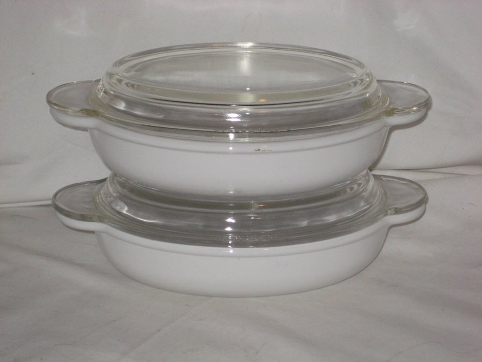 4 Piece Set - Corning Ware 10 Oz. Oval Casseroles w/ Lids