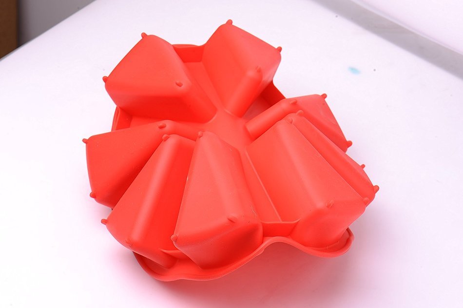 Eronde Food Grade Sofe Silicone DIY Baking Cake Pan Molds(Random Color) N9