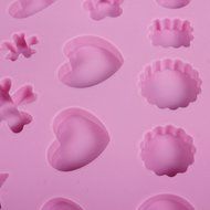 DUFUSTORE Chocolate Cake Candy Baking Silicone Bakeware Mould Love Pattern Random Color N3