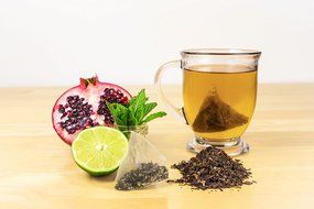 Pomegranate Mojito Green Energy Tea - Healthy Coffee Substitute - 140 mg caffeine per cup (20 Sachets) (50 g) N8