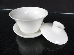 Moyishi Chinese Gaiwan Traditional White Tea Cup Comprised of Cup, Saucer and Lid - Made of Fine Bone China N5