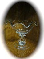 Vintage Scalloped/Ruffled Pedestal Glass Dish (7" x 6") N2