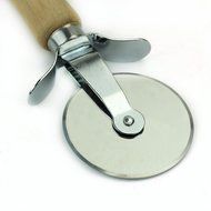 TOOGOO(R) Stainless Steel Wood Handle Pizza Wheel Cutter Pastry Pasta Dough Crimper 2cm x 5.5cm x 17cm N3