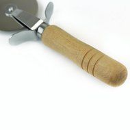 TOOGOO(R) Stainless Steel Wood Handle Pizza Wheel Cutter Pastry Pasta Dough Crimper 2cm x 5.5cm x 17cm N4