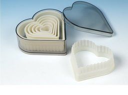 Fat Daddio's Cookie and Pastry Cutters Set Fluted Heart, 7 Pieces