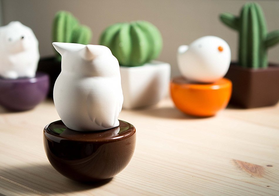 Ceramic fragrance diffuser for aromatherapy and decorate your place.Spiky Hedgehog(Purple vase) N16