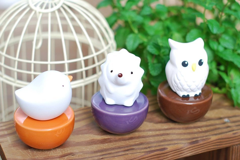 Ceramic fragrance diffuser for aromatherapy and decorate your place.Spiky Hedgehog(Purple vase) N17