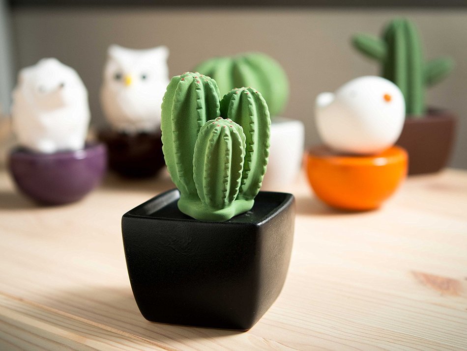 Ceramic fragrance diffuser for aromatherapy and decorate your place.Spiky Hedgehog(Purple vase) N22
