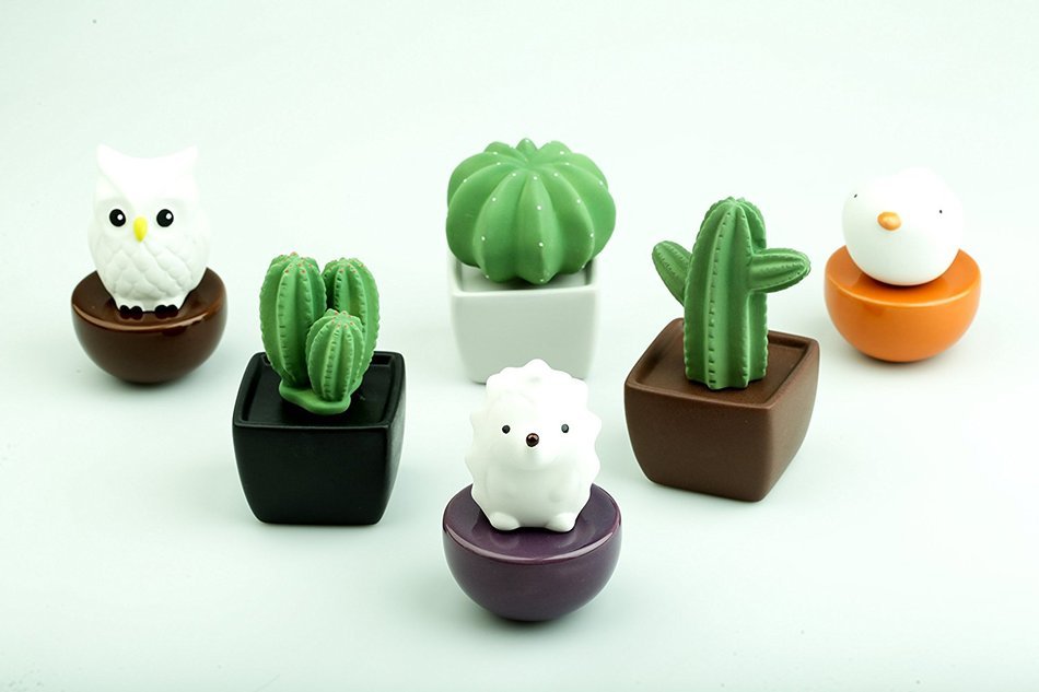 Ceramic fragrance diffuser for aromatherapy and decorate your place.Spiky Hedgehog(Purple vase) N24