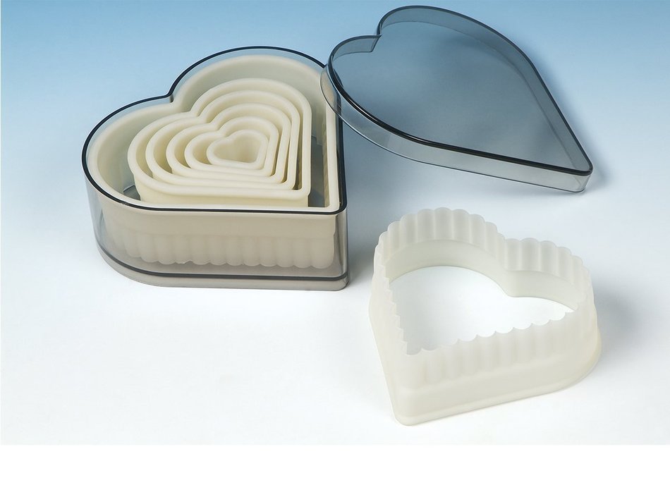 Fat Daddio's Cookie and Pastry Cutters Set Fluted Heart, 7 Pieces