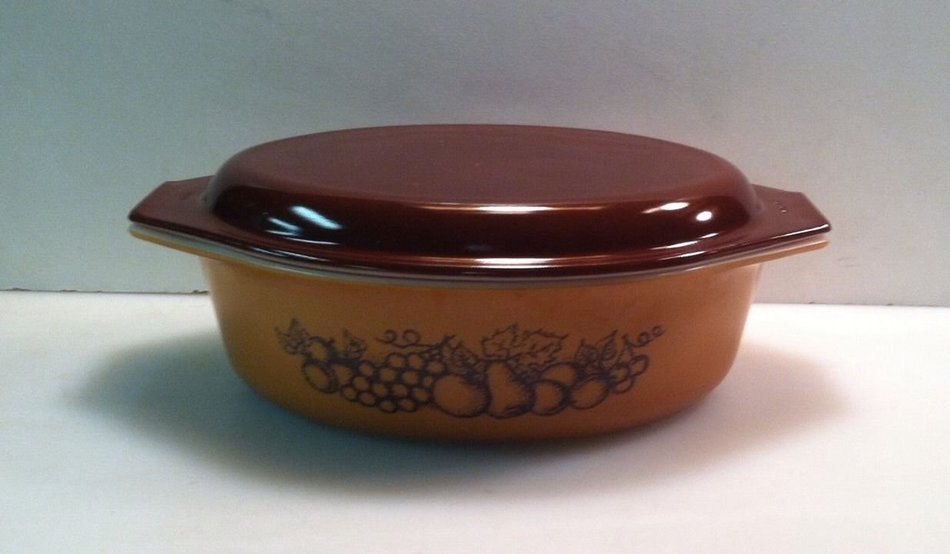 Vintage Pyrex Old Orchard Oval Casserole with Lid 2 1/2 Qt. Harvest Fruit