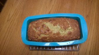 Silicone Bread Pan &ndash; 9 x 3&frac12; x 2&frac14; - Silicone Loaf Pan &ndash; Non-Stick &ndash; Bread Bakes Evenly Throughout N5