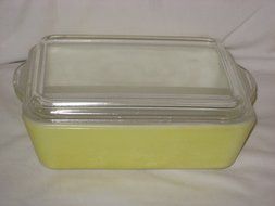 Vintage Yellow w/ Clear Lid 8 x 6 1/2 x 2 1/2 Inch Casserole Baking Dish
