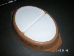 Vintage Pyrex Early American 1 1/2 Qt. Divided Casserole/Serving Dish N2