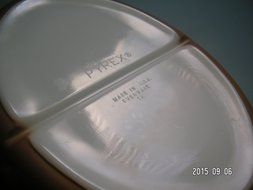 Vintage Pyrex Early American 1 1/2 Qt. Divided Casserole/Serving Dish N3