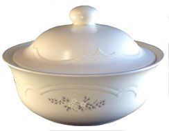 Pfaltzgraff Heirloom Pattern 9.5" Covered Casserole