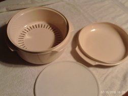 Tupperware Tupperwave Stack-Cooker Starter Set 4 pc Beige with Sheer Seal