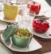 Le Creuset Stoneware 12.8 Ounce Petite Bell Pepper Casserole, Jade N2