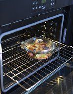 Anchor Hocking 3-Quart Glass Baking Dish with Cherry TrueFit Lid N9