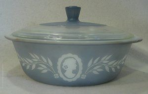 Glasbake Round 2 Quart Cameo Blue Vinrage Casserole With Lid