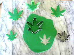 Naughty Pantry Marijuana Pot Leaf Cookie Cutter Set of 2 Stainless Steel N5