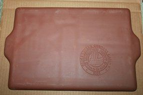 The 1996 Longaberger Pottery Gingerbread Country Cabin Mold N3