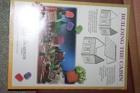 The 1996 Longaberger Pottery Gingerbread Country Cabin Mold N6