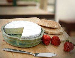 American Made Stoneware Pottery Brie Cheese Baker, 6.75-Inch N2
