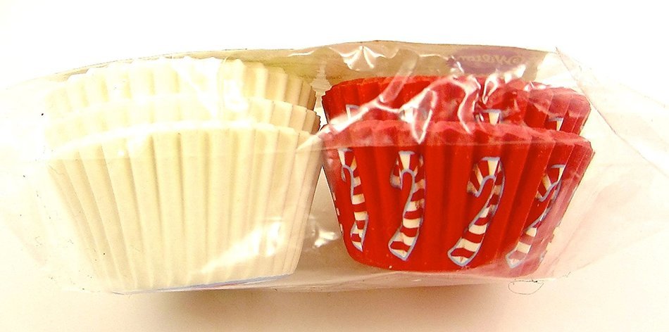 Wilton Holiday Mini Baking Cups,100x,1.5"d X 1"h (Green Snowflake) N7
